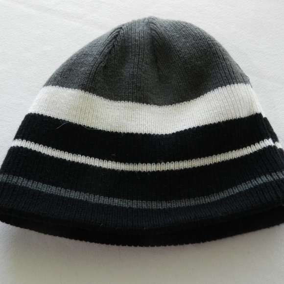 Beanie Bundle, 3 knit beanies in black, rust and reversible black/white/grey/red - Picture 2 of 10